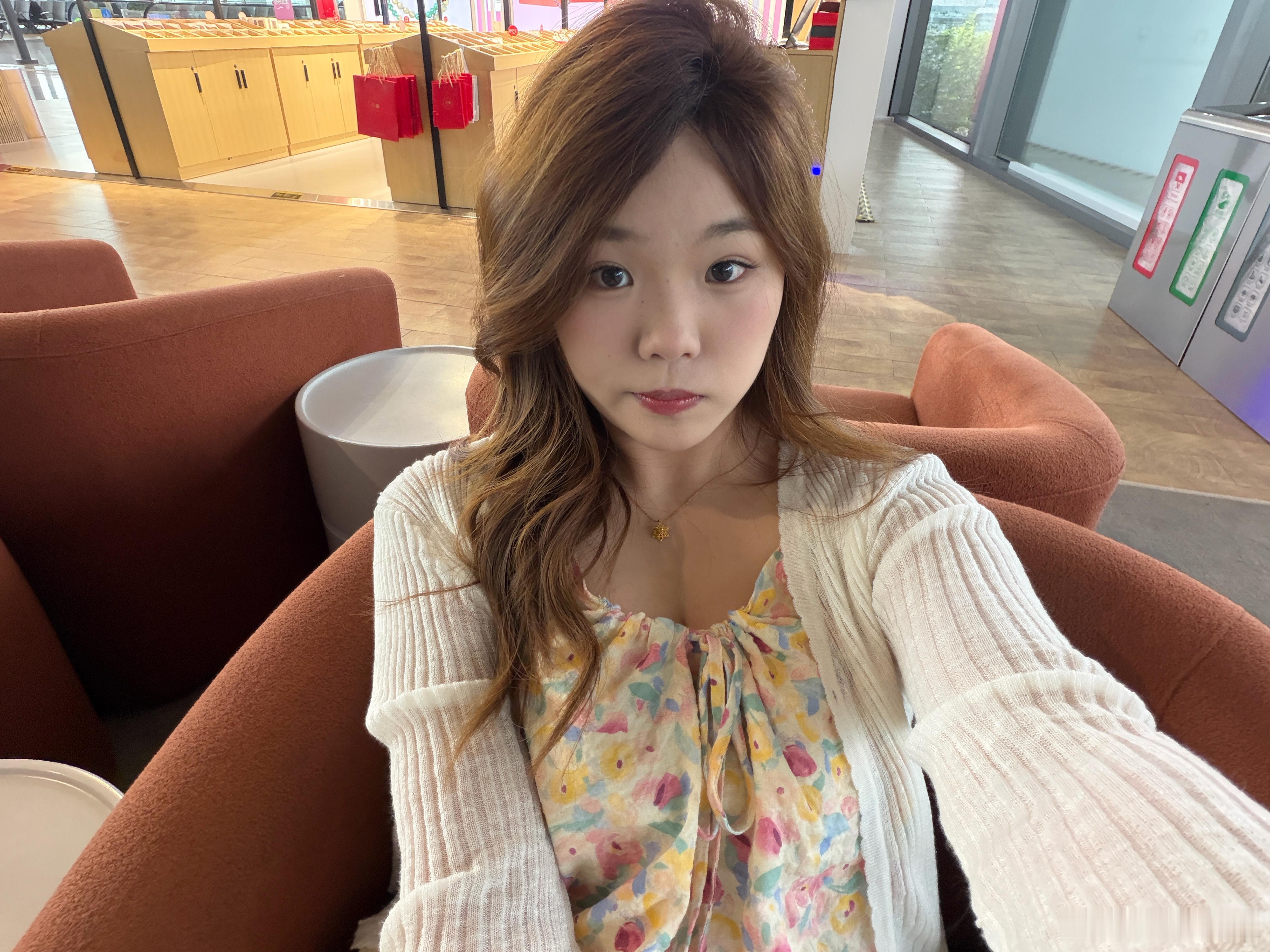 今天又飞深圳，感觉深圳马上成为我的第二个家了～最近我们老板说我拍照老喜欢一个角度