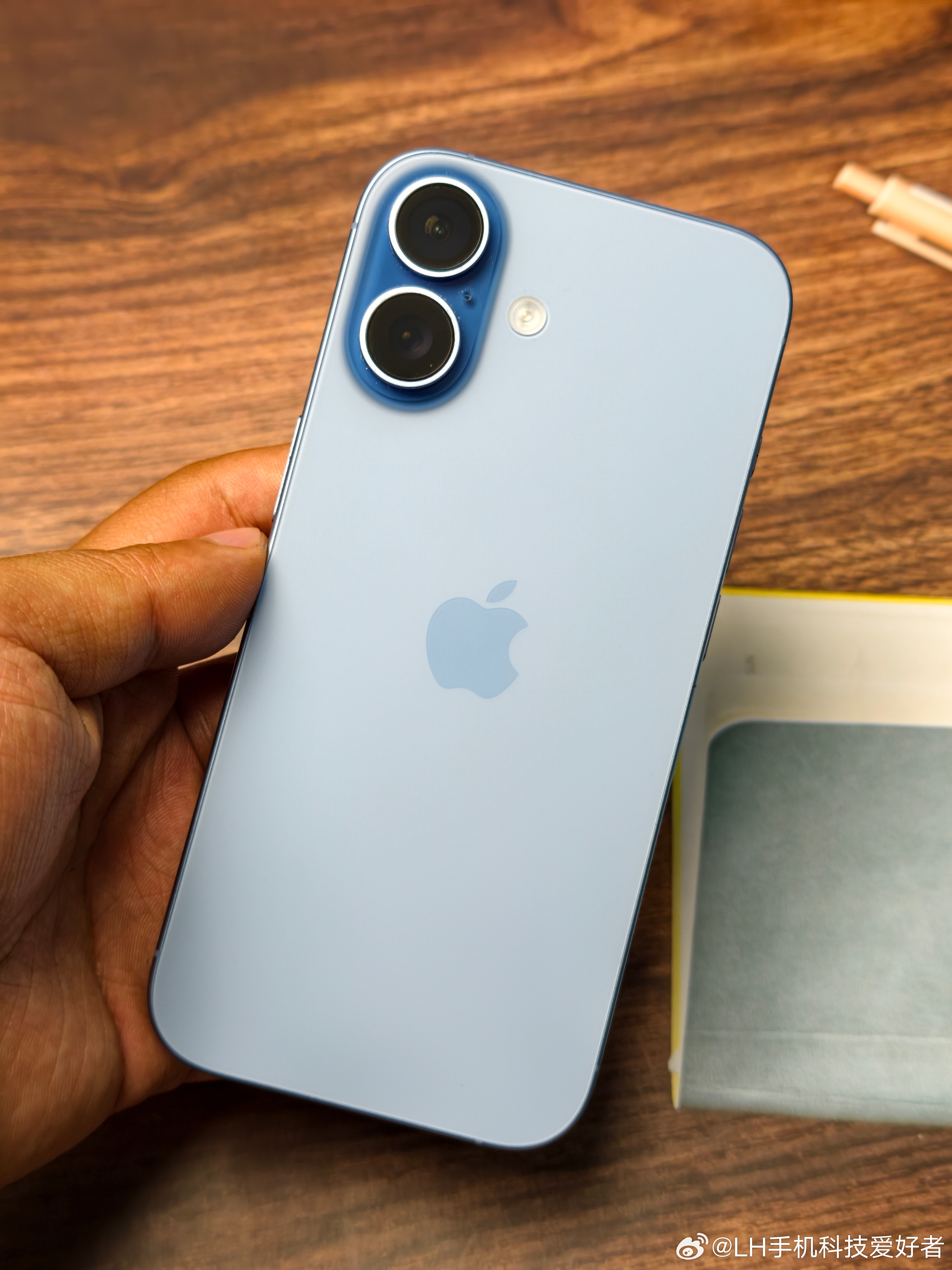 曝iPhone18标准版设计没变网传iPhone18标准版外观保持不变，这个说法