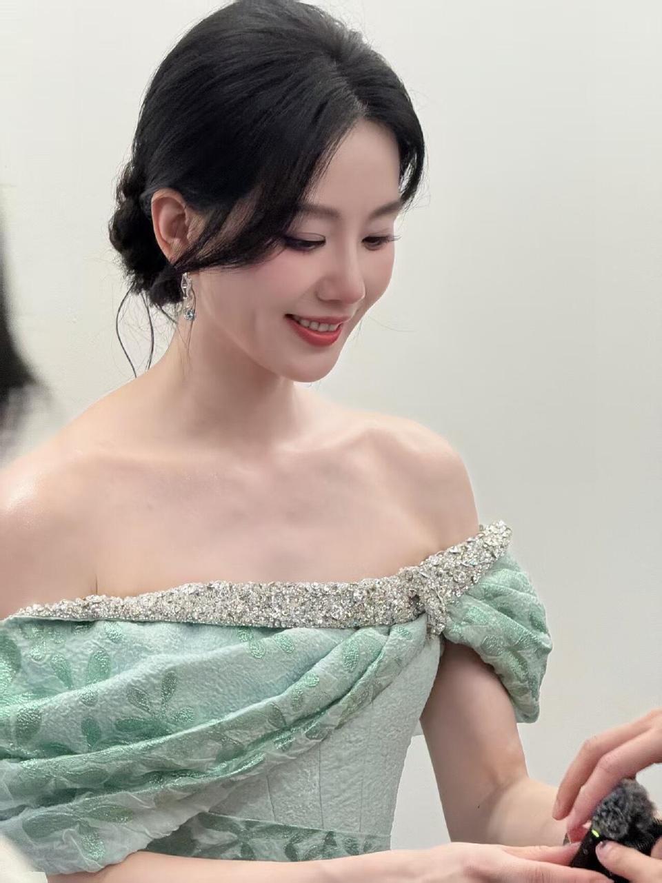 中国影视之夜刘诗诗红毯，气质真好[好爱哦] ​​​