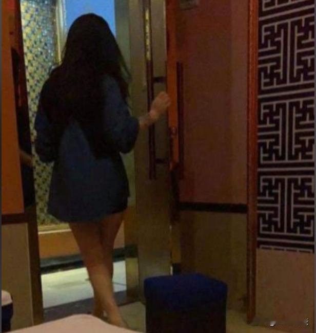 河南，一对夫妻俩经营着一家养生馆，但是一段时间过去了却赚不到钱。老板就准备让足浴