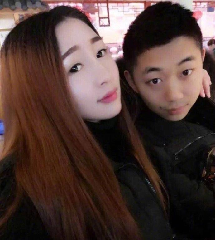 【男友全身烧伤毁容 女友追到病房求婚】半月前因意外事故，男友小庚全身被90%烧伤
