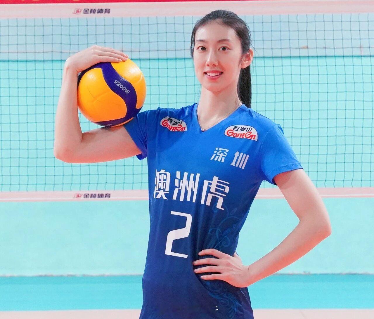 深圳女排转入上海主攻刘哲宁，以及已经在深圳队待了两个赛季的自由人陈睿澜。刘哲宁比