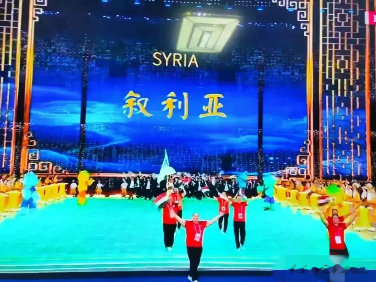中国人看到了自己国家在过去的一百年前是怎么被列强欺负的缩影
