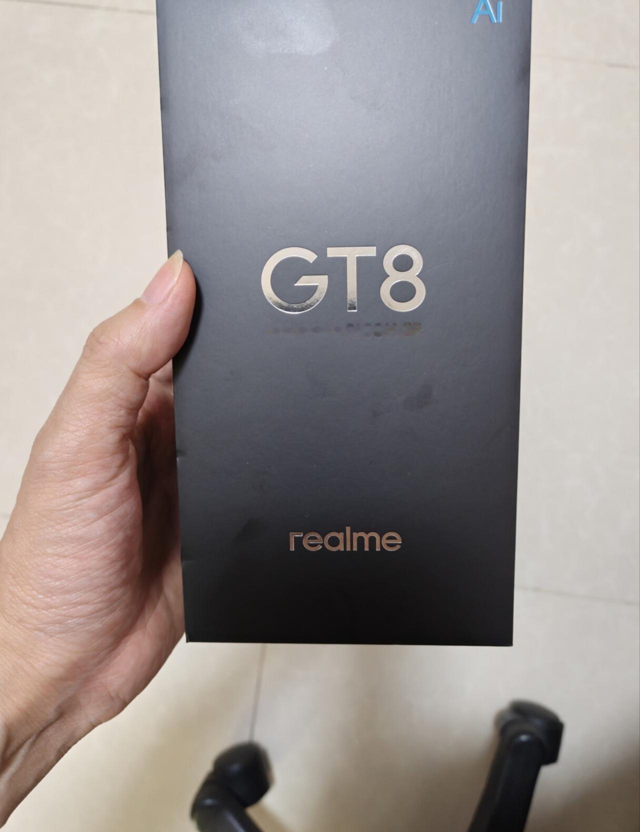 真我GT8标准版手机首发时还是挺火的，不过受限于品牌力和销售渠道，即使回归opp