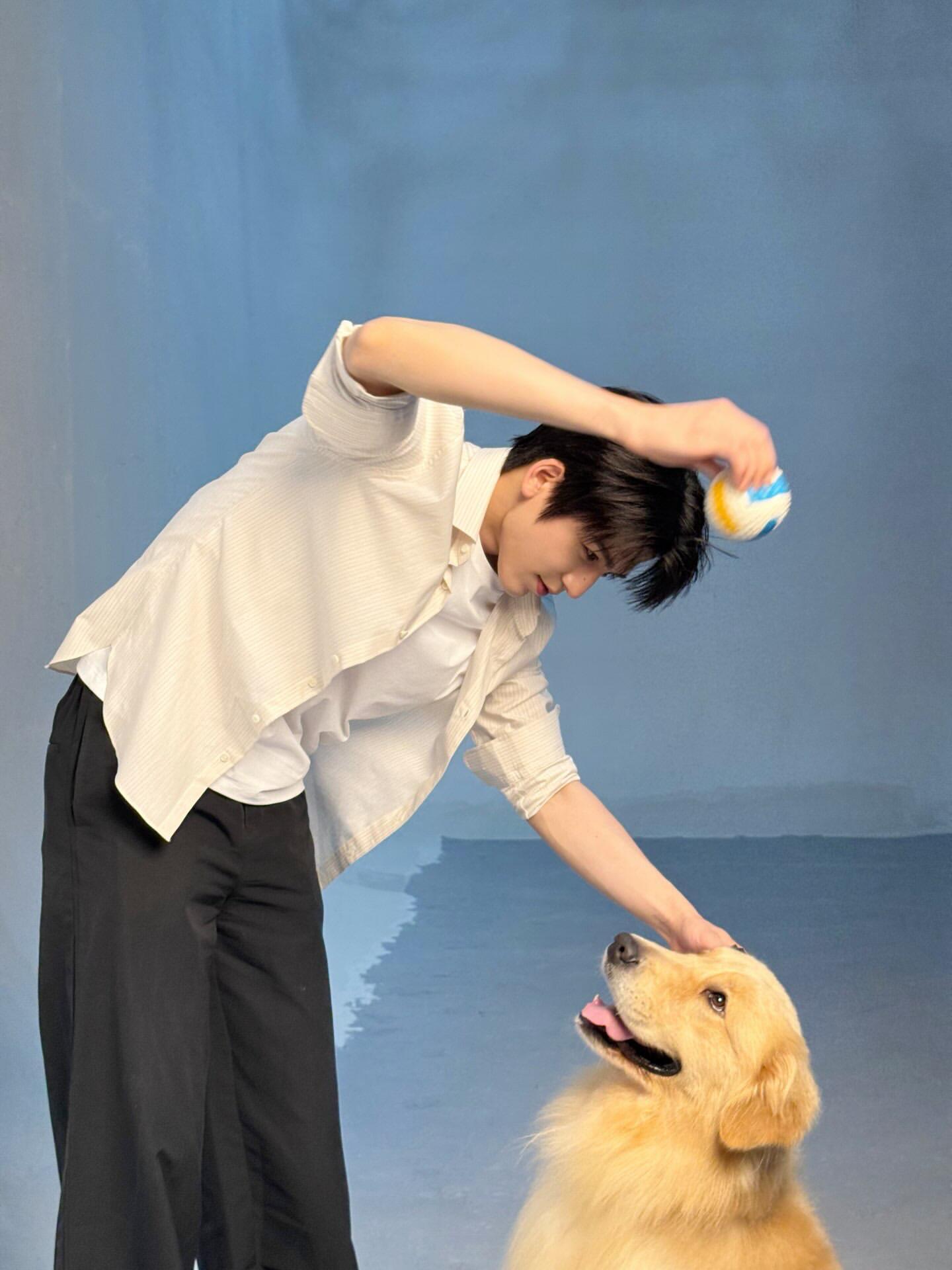 张凌赫这一秒过火zlh张凌赫慕容清峄“我想你是温柔的海风，是轻快的白云，是浪漫的
