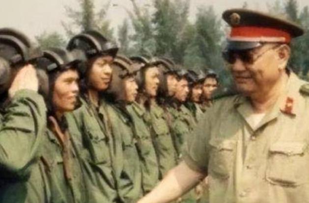 1982年，开国少将尤太忠视察部队，见一士兵好生眼熟，暗骂一句大事不好，立刻打电