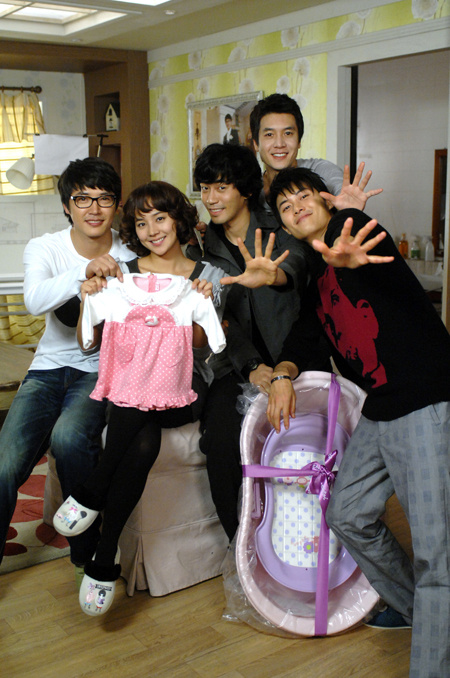 韩剧回顾 三个爸爸一个妈妈 首播18周年主演：柳真、在熙、赵显宰、申盛禄、朱相昱