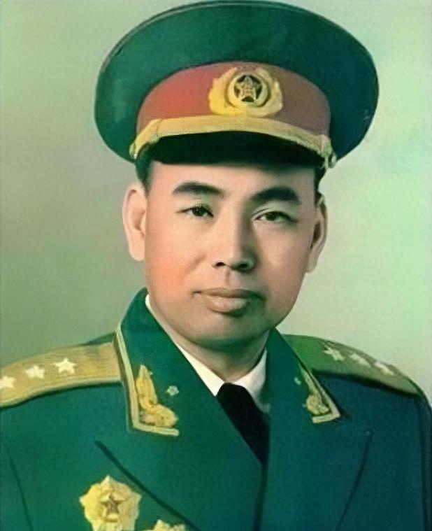 1976年许世友在毛主席家乡饮酒，女儿突然走近耳语后将军神情严肃，有何内情
19