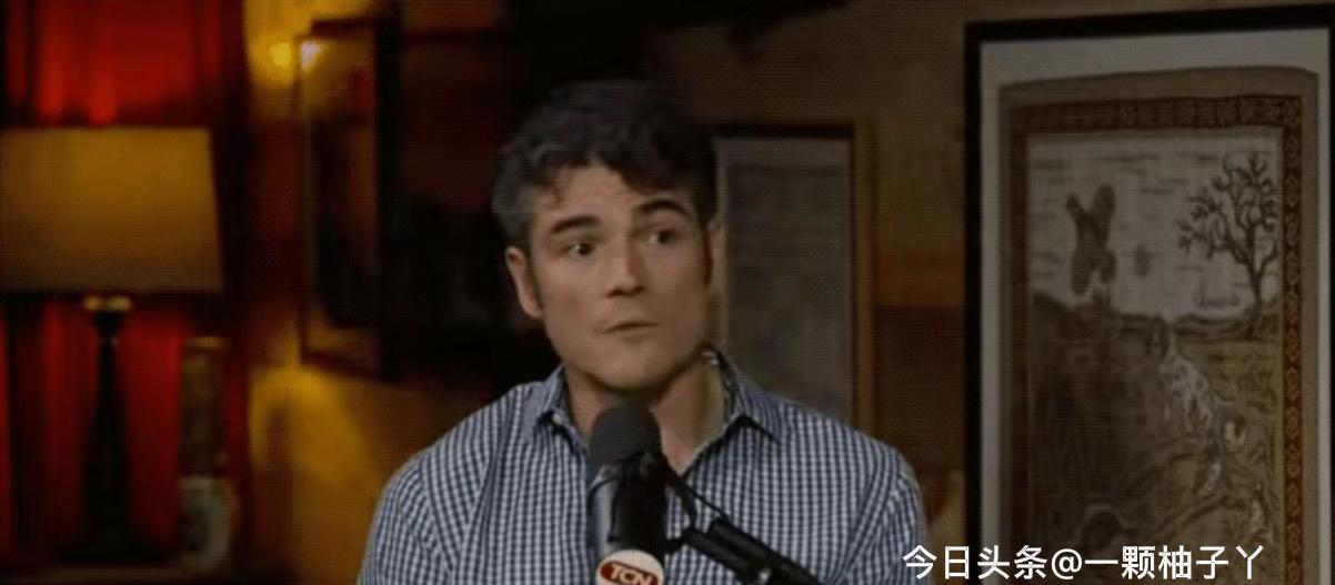 刚辞职的美国前反恐主任乔·肯特，上塔克节目直面FBI泄密调查，画风又刚又好笑。他