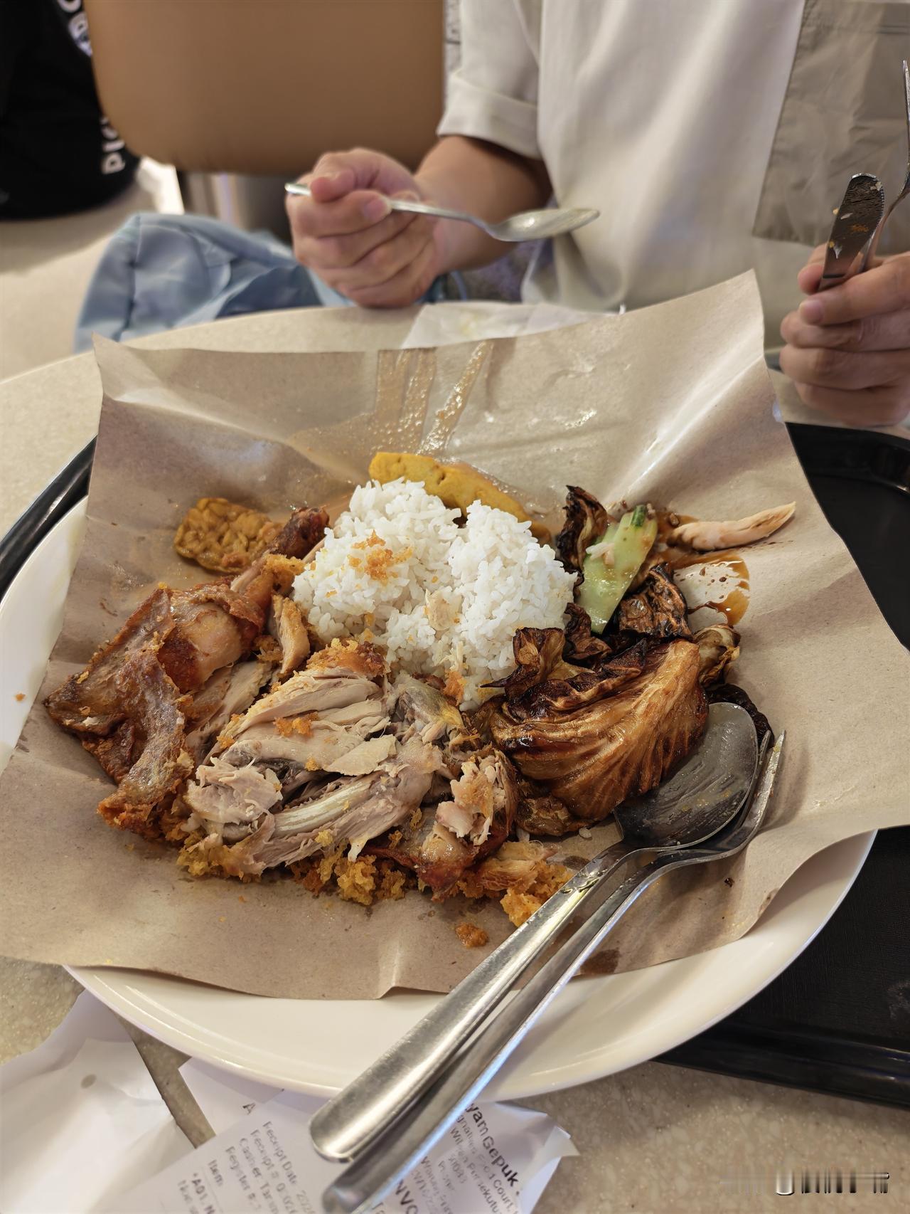 到国外旅游三样东西必带
一个是脑袋瓜子
二是钱
三是胃
好吃没吃过的食物太多
胃