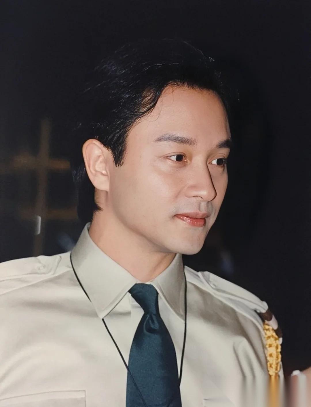 非常现实的一段话：“当你接触的人越多，就会发现：舍不得吃，舍不得穿，抠抠搜搜一辈