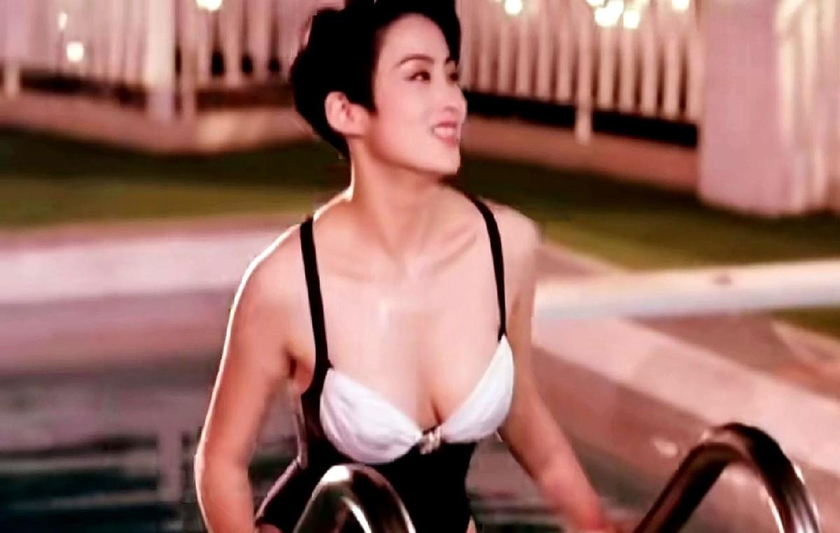 骑马回眸的赵敏，怎么突然转幕后了？

说的是张敏。最近她在综艺《导演请指教》里跟