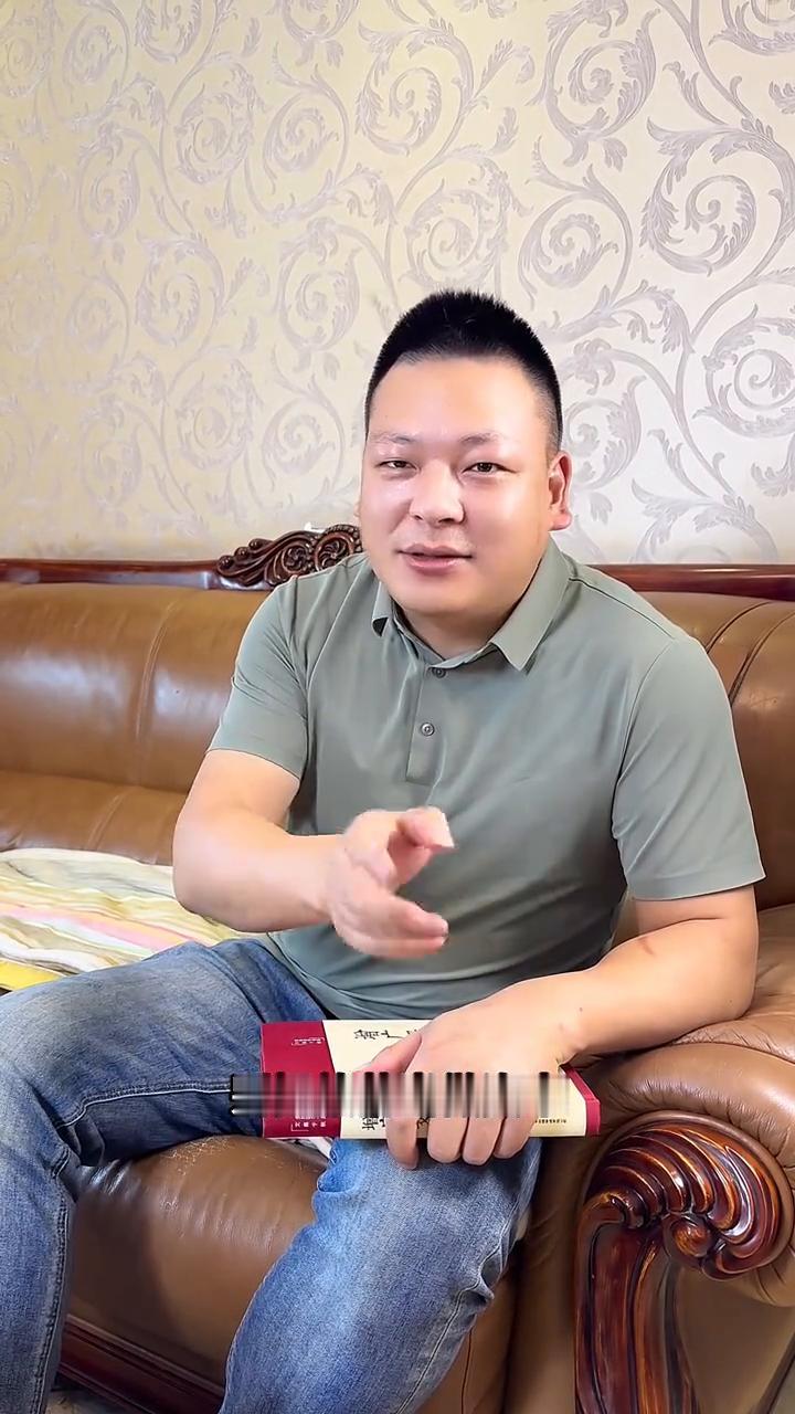 美不是暴露出来的而是内在。
男人是不是都喜欢看打扮暴露的美女？说实话，那种算不上