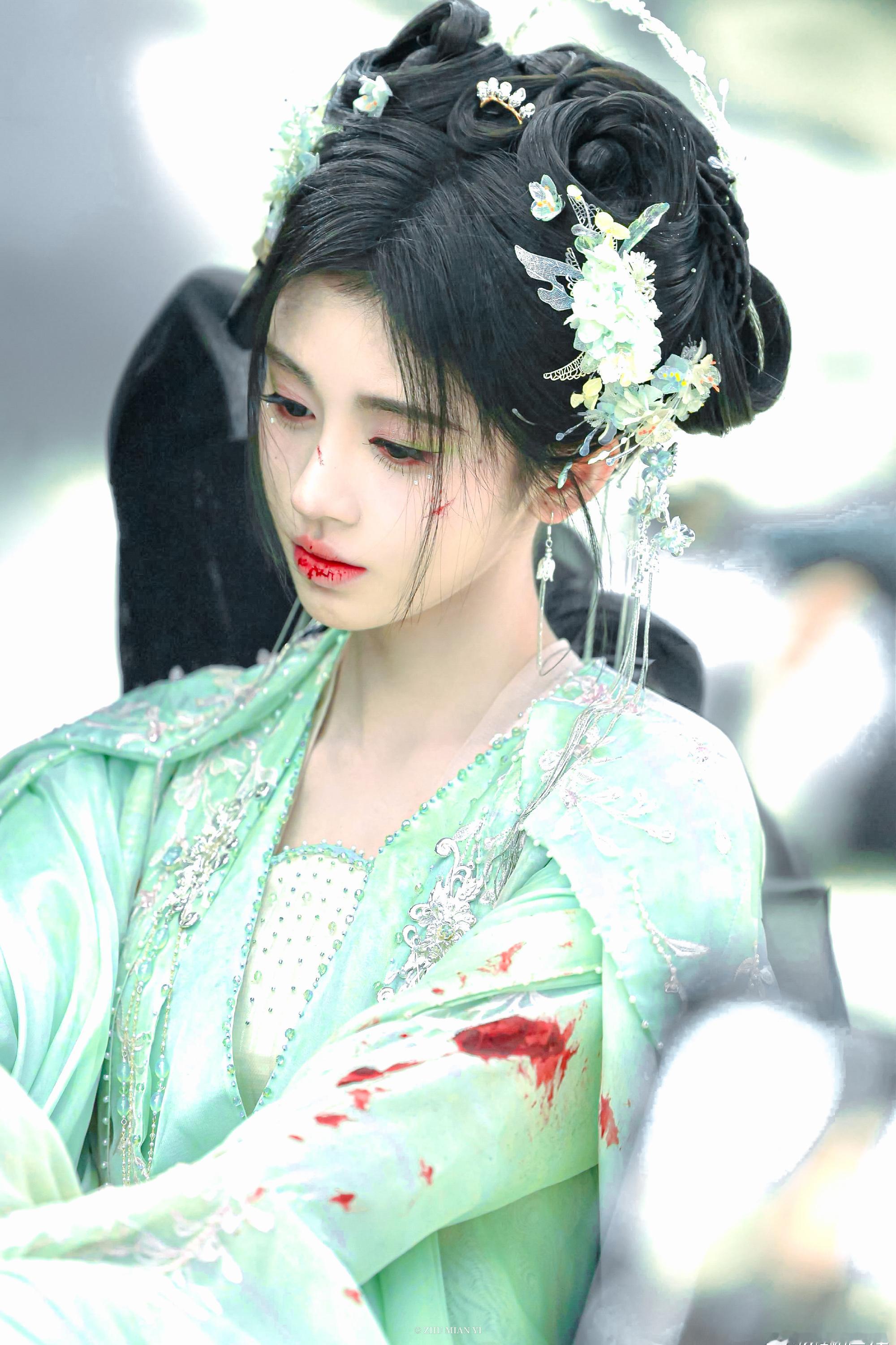 鞠婧祎苏绿夏 丨鞠婧祎  💙🍊我肯定是盐吃多了🥺。不然怎么总是闲的想你啊~