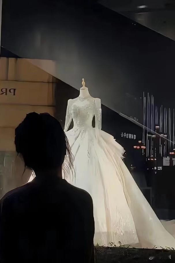 在如今的婚恋市场中，大龄剩女为什么被淘汰了？
很多人对年龄差的恐惧，往往源于社会
