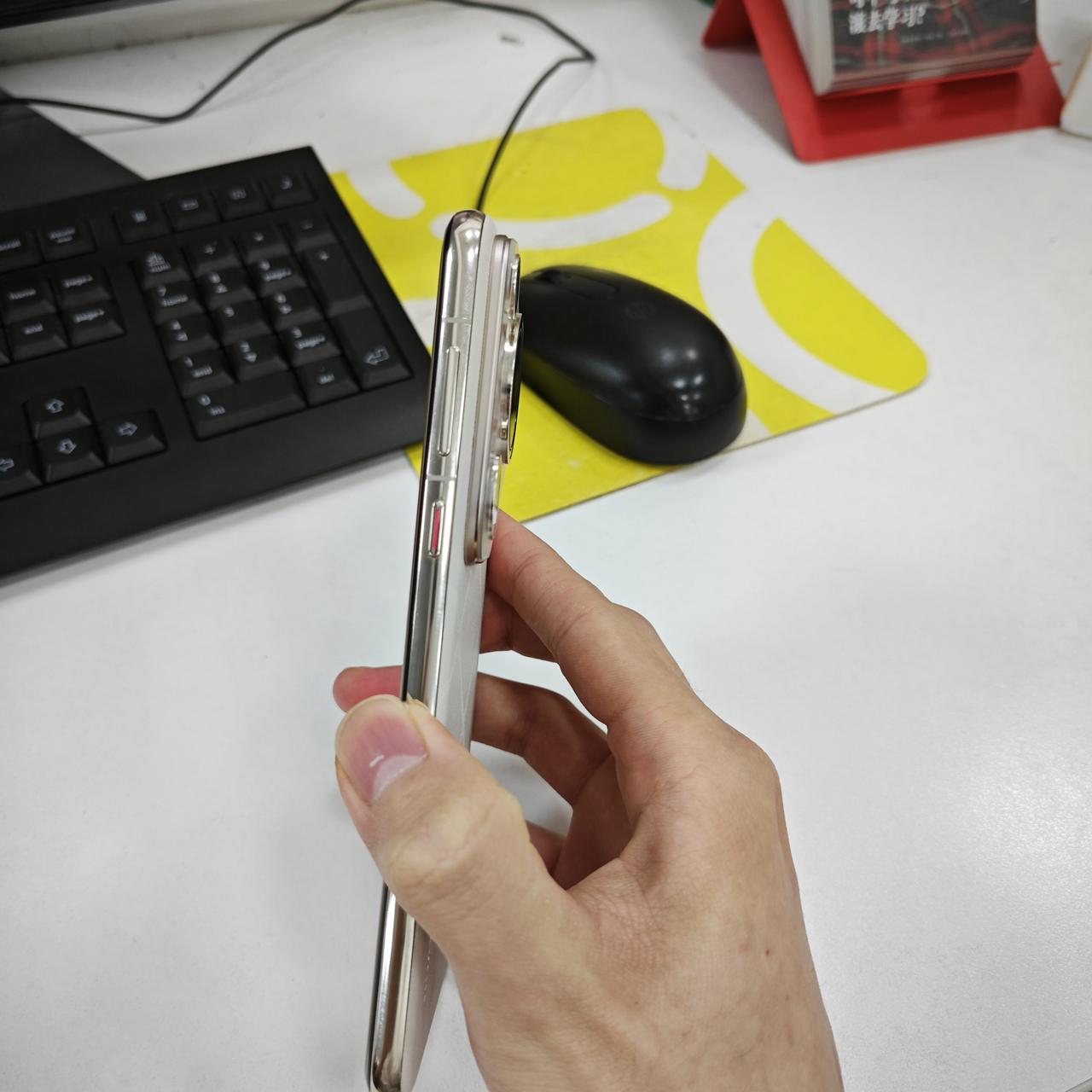 华为Pura70 Ultra的可伸缩摄像头，是不是可以说“遥遥领先”了[吃瓜群众