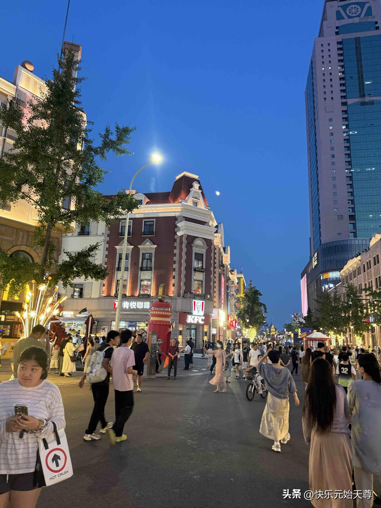 夏日生活打卡季我好久没去买菜了昨天去青岛十五大街菜市场了，我一个半月没买黄瓜不知