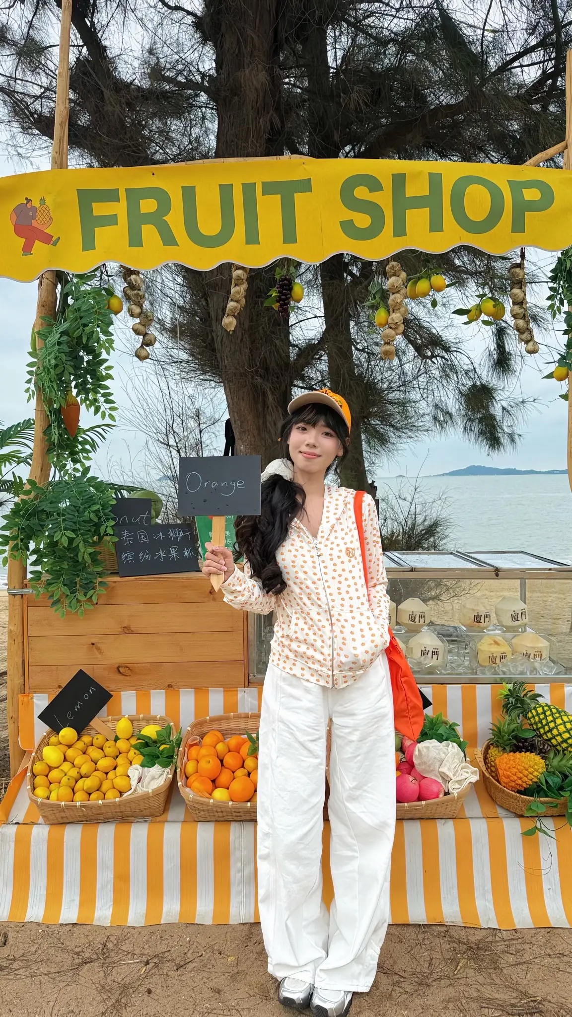 🍊🍍🥥🍉阴天也要去海边水果店～嘿嘿梦想是有一天能住在海边！