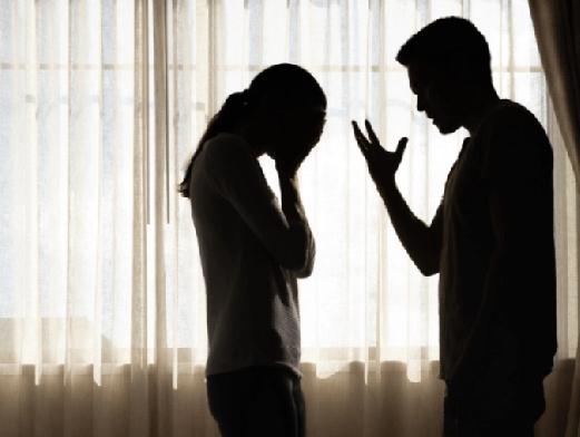 有港妻昨日（3日）在社交平台发文控诉，丈夫趁她出差时带另一名女性回家，当时子女在