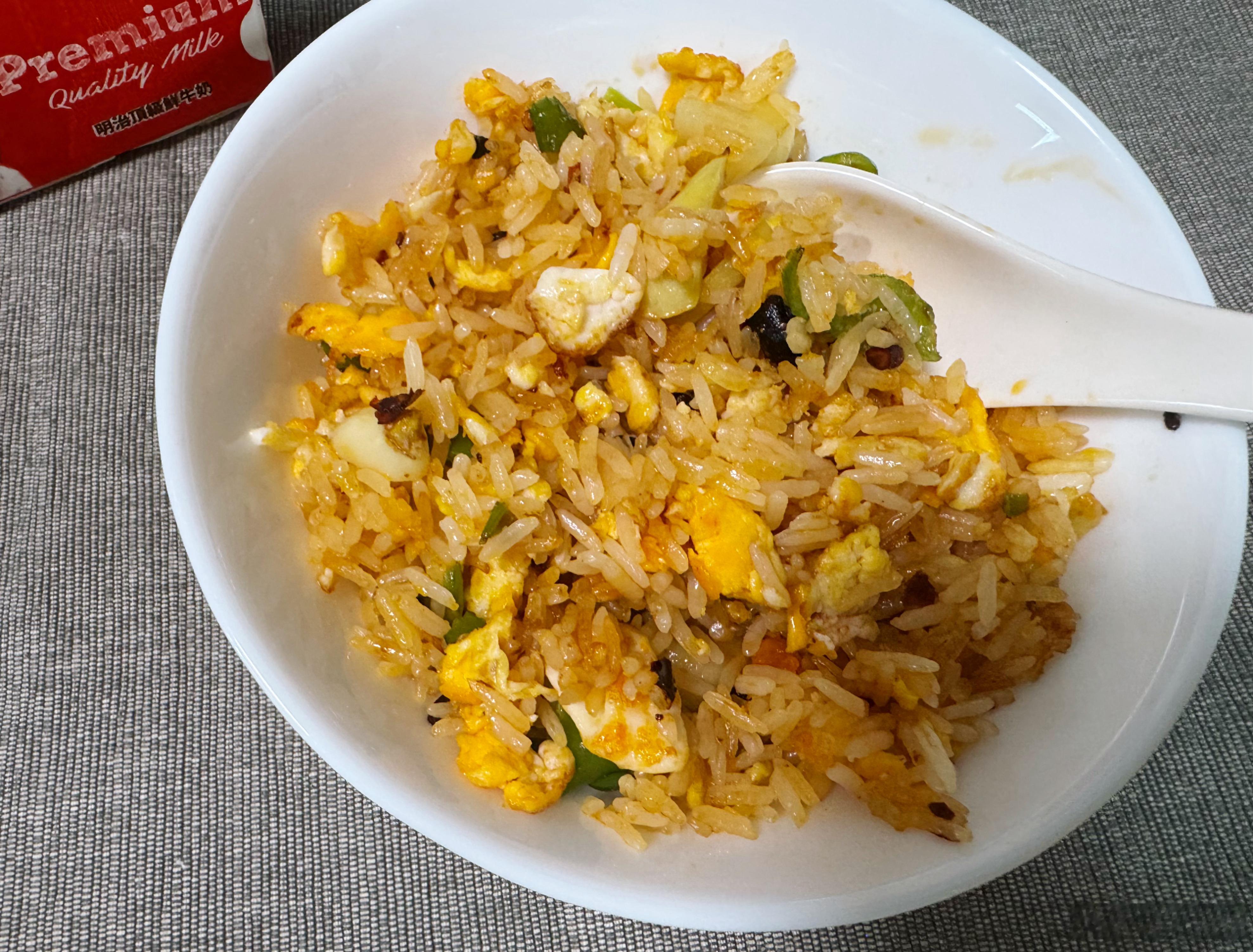 我做的蛋炒饭，还不错吧？反正我吃着味道挺好。 