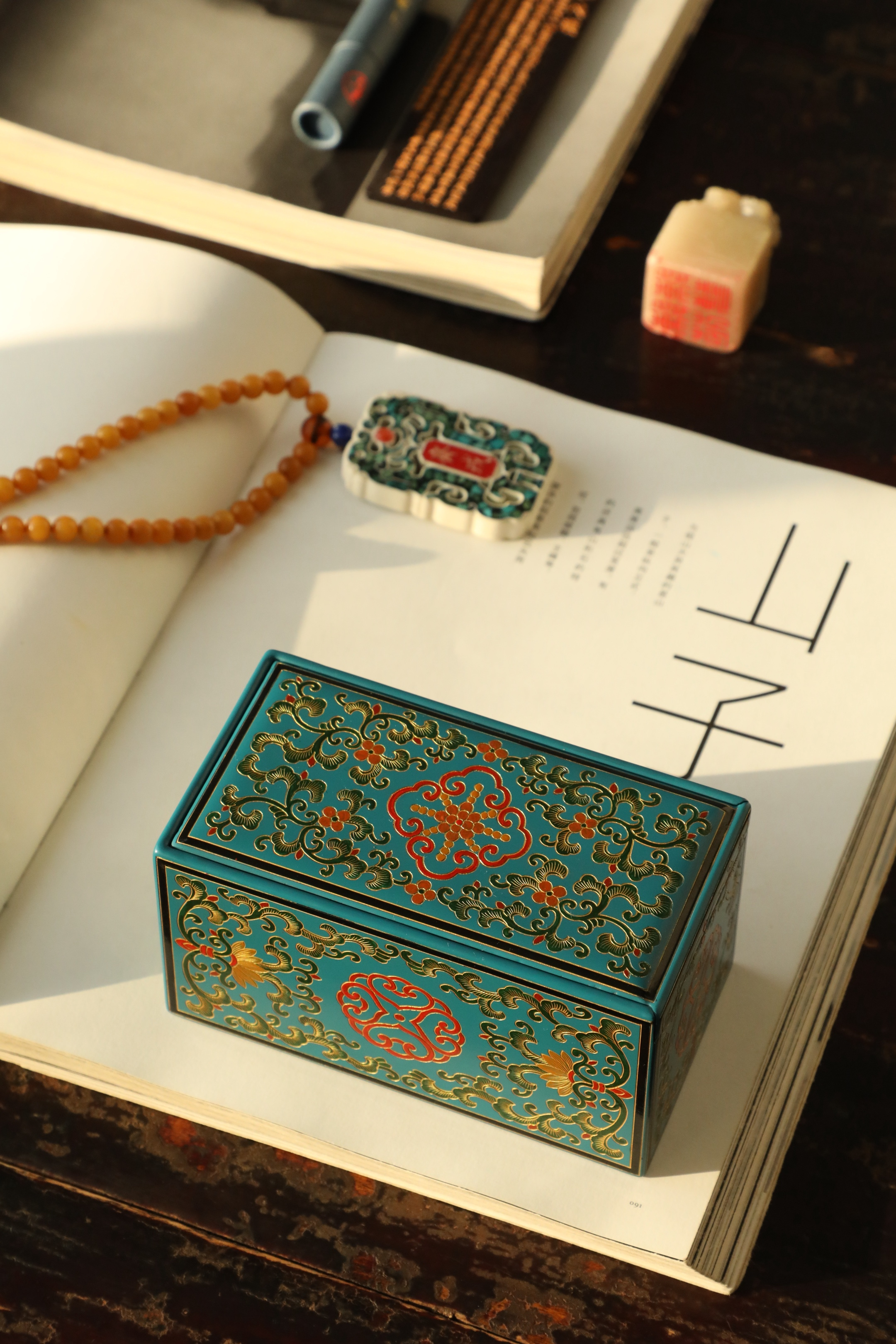 花团锦簇｜戗金抽拉盒｜小叶紫檀印度小叶紫檀榫卯结构，数十道髹漆，待漆厚手刻图案，