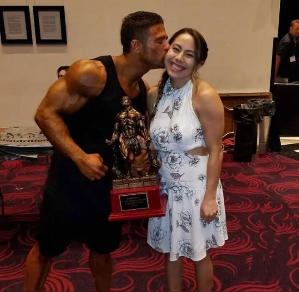 一位年仅30岁的健美冠军突然离世，令人扼腕。更令人唏嘘的是，他前几天刚完成体检，