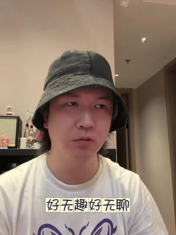 为什么全网都在唱技能五子棋《技能五子棋》之所以受欢迎，有创新点，把五子棋玩出了花
