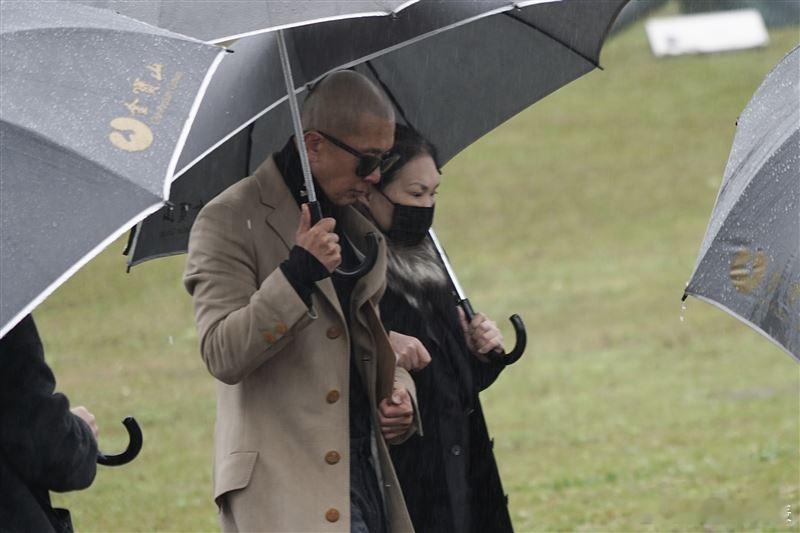 小S具俊晔出席大s纪念雕像揭幕仪式众星出席大s纪念雕像揭幕仪式 2月2日，大S去