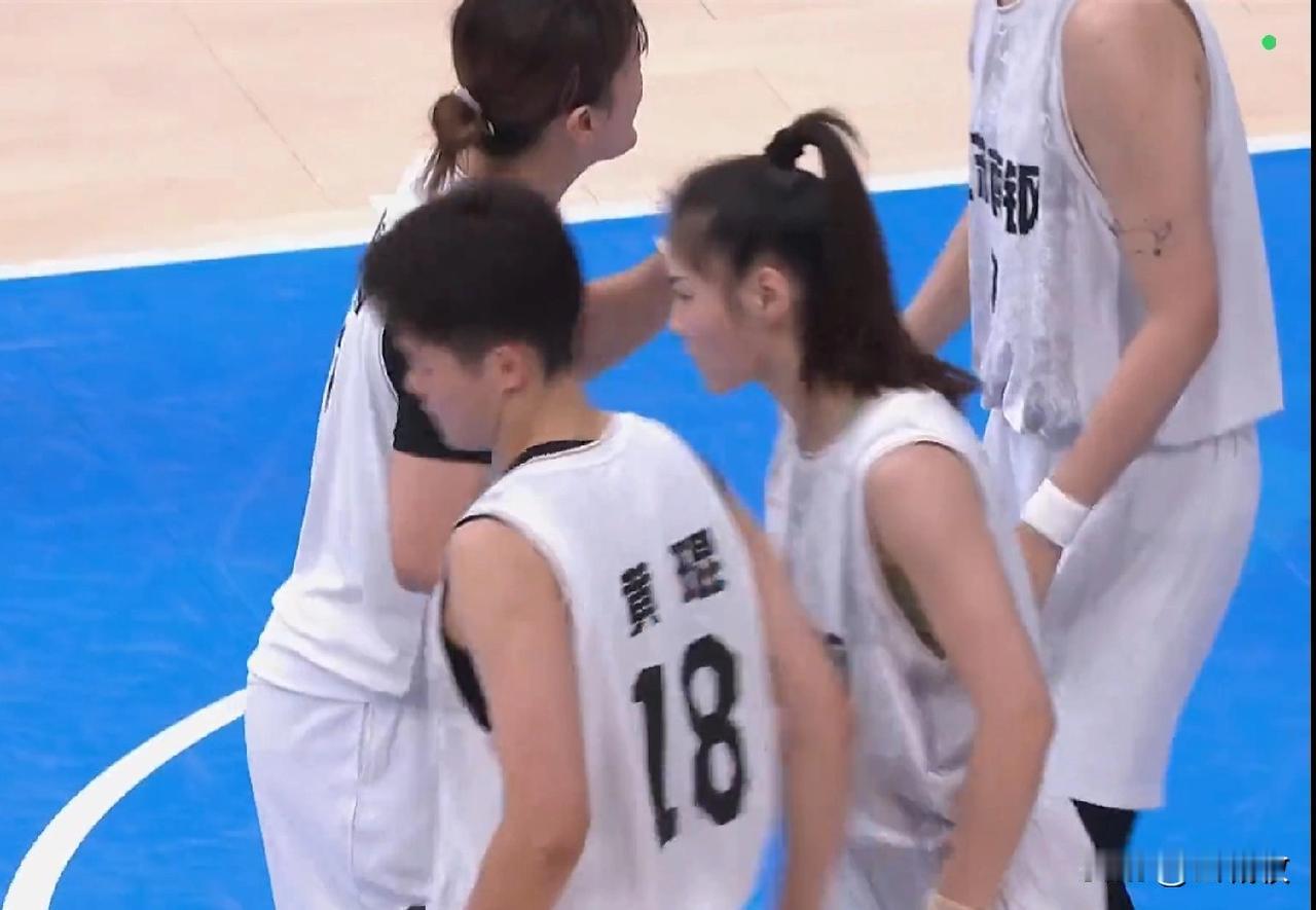 江苏女篮这是怎么了？第一节竟然被四川女篮打了个39：19的悬殊比分，这还是我们熟