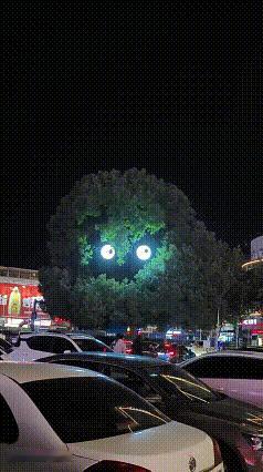 这俩路灯是哪里的？
感觉有成为网红打卡店的潜力