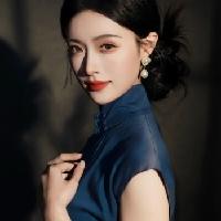 我的今日状态：😁轻松愉快
我这里的天气：🌧下雨
美女旗袍穿搭写真