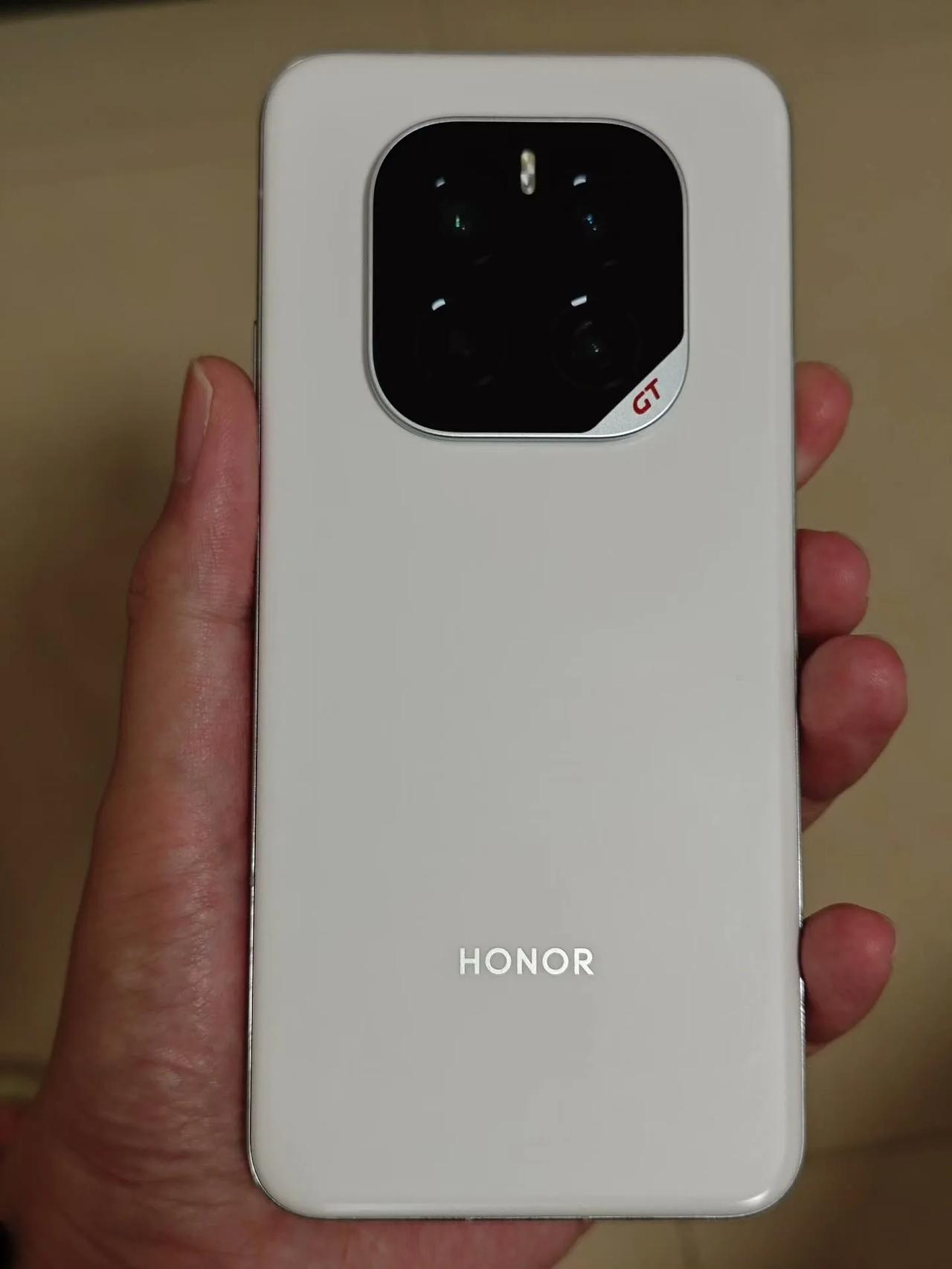 性能游戏手机怎么选？可能很多人会说K80 Pro等机型，性价比很高。

不过我还