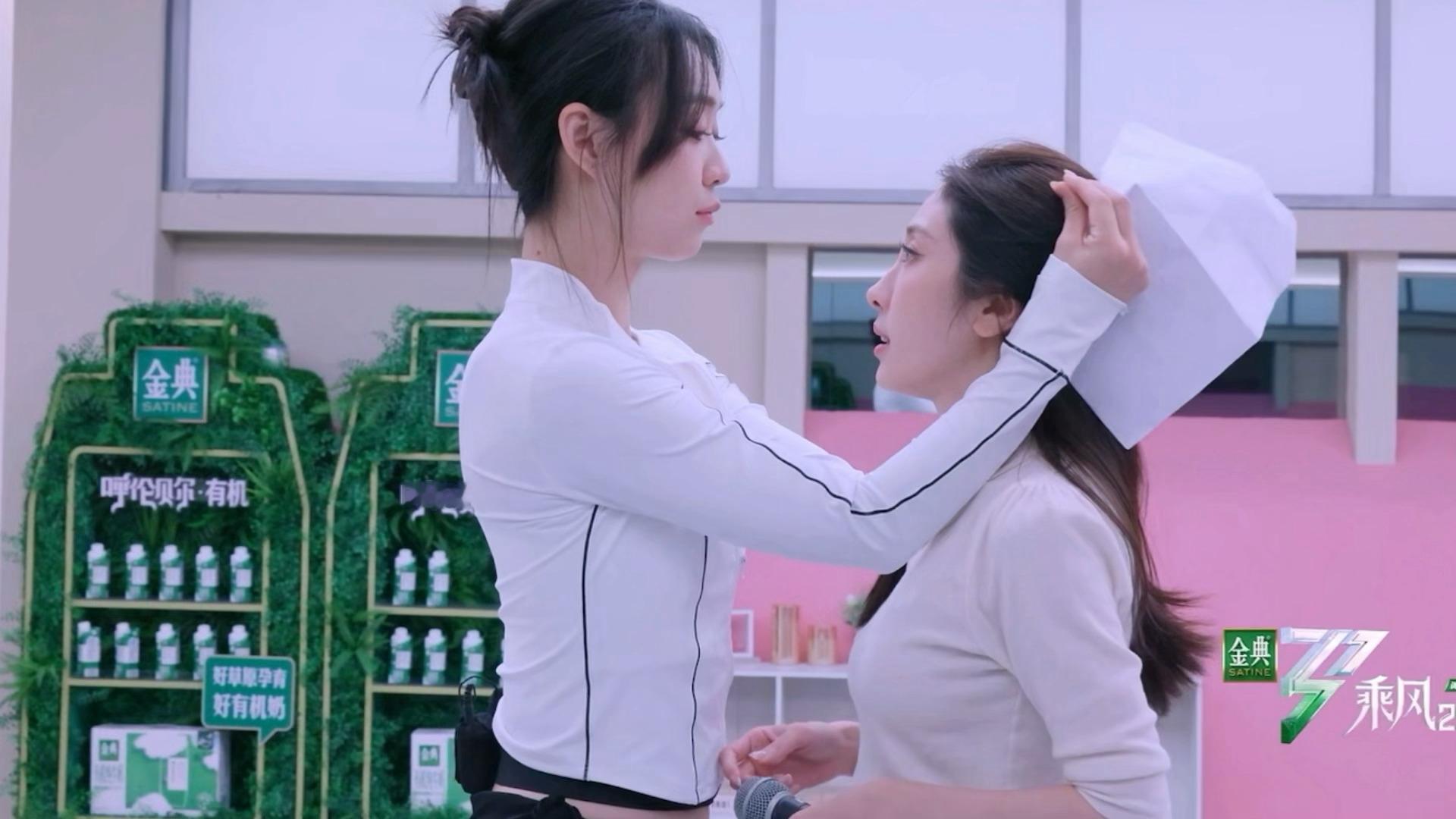 没摄像头小婉的巴掌已经在管子脸上了 ​​​