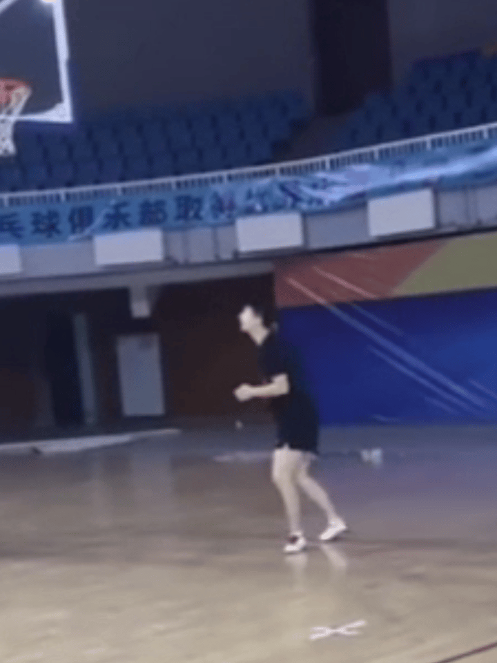 此队做空气投篮都这么萌。。🤧 ​​​