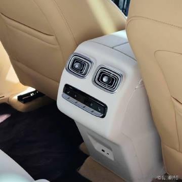 这啥品牌的车 ？ 