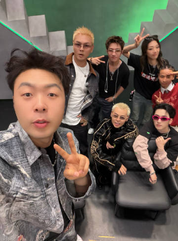 杜海涛晒出与严浩翔、盛宇、谢帝、布瑞吉、Yamy、王一珩的合照！ 