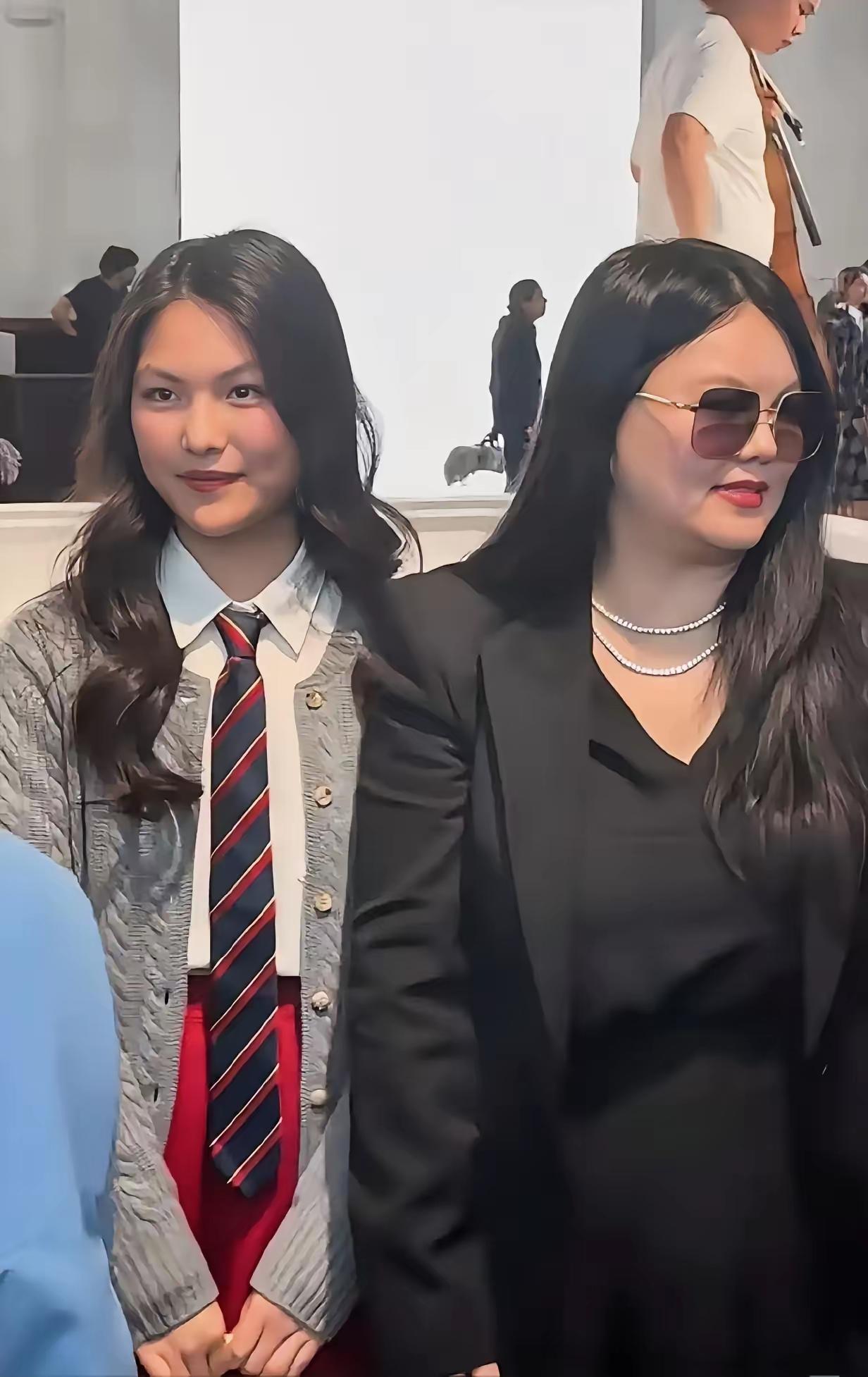 真的又好笑又有点戳心窝子！王诗龄休学这事儿，直接让李湘在机场眼圈红得像兔子。
 