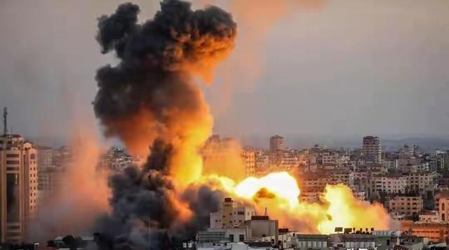 完整的伊朗，80%石油折价人民币结算；打烂的伊朗，重建订单全靠中国公司——美国花