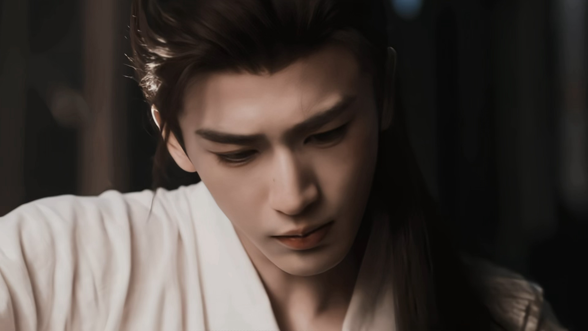 你们到底知不知道这个铸剑的谢征有多帅。。。完全溢出屏幕的荷尔蒙。。一举一动张力拉