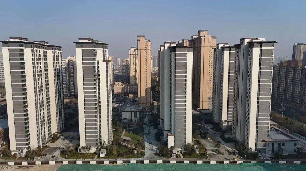 近日，西安浐灞国际港金融商务区安置房建设项目 如约交付，兑现回迁安居承诺，为区域