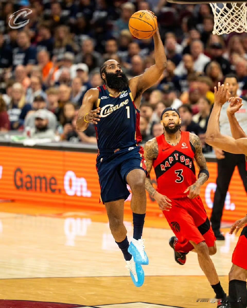 米切尔32分哈登22+10骑士大胜猛龙季后赛开门红！

季后赛揭幕战，骑士主场兵