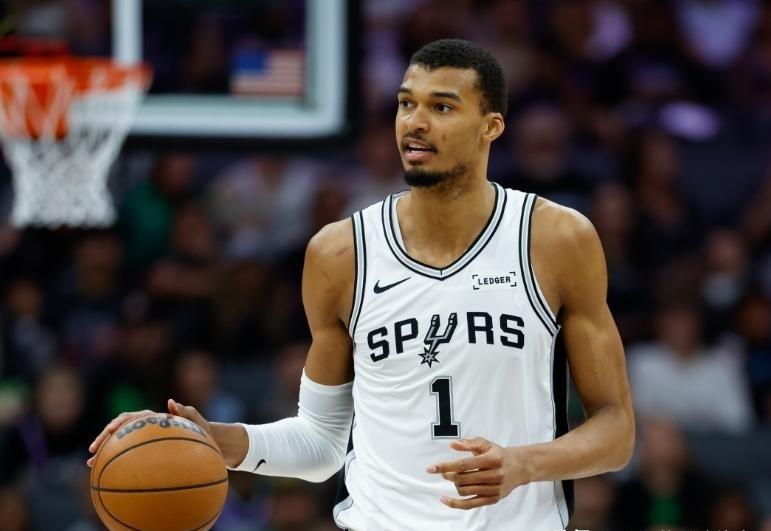 本赛季总冠军：雷霆卫冕无悬念！最大黑马——马刺！文班要掀翻王朝！
 总冠军：俄克