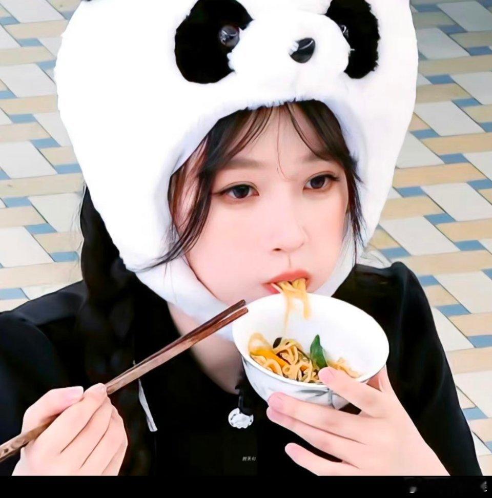 #虞书欣造型# 她真的好耐看好可爱啊啊啊啊 我的小猪欣美翻啦[色]公主好乖 ​​