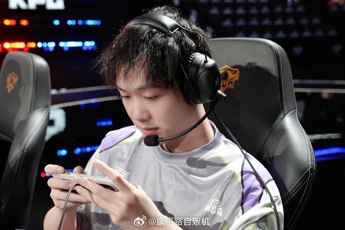 KSG锁第二轮S组全员状态在线拿下多场连胜稳稳锁定第二轮S组席位，后续对战继续冲