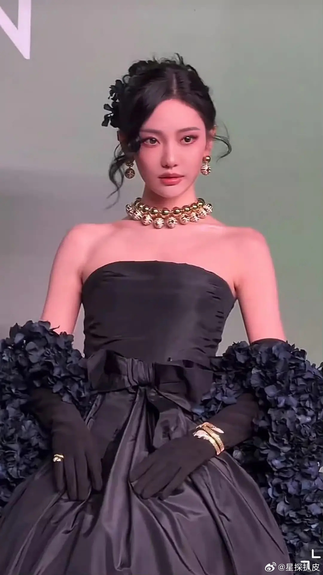 宁艺卓亮相vogue红毯宁艺卓的23岁闪闪发光的23岁✨宁艺卓今天vogue红毯