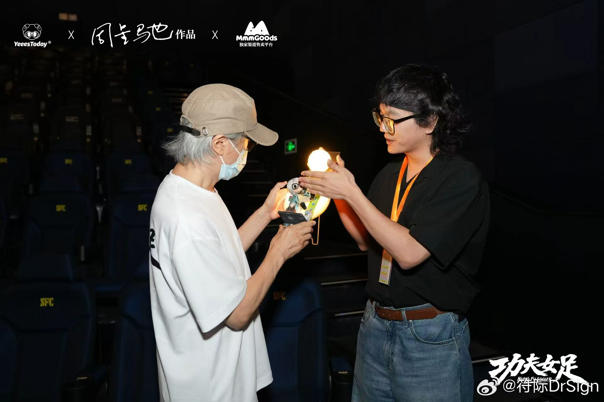 属于周星驰与影迷之间的浪漫 手作人Yeees用潮玩表达了对周星驰的爱。他不仅是设