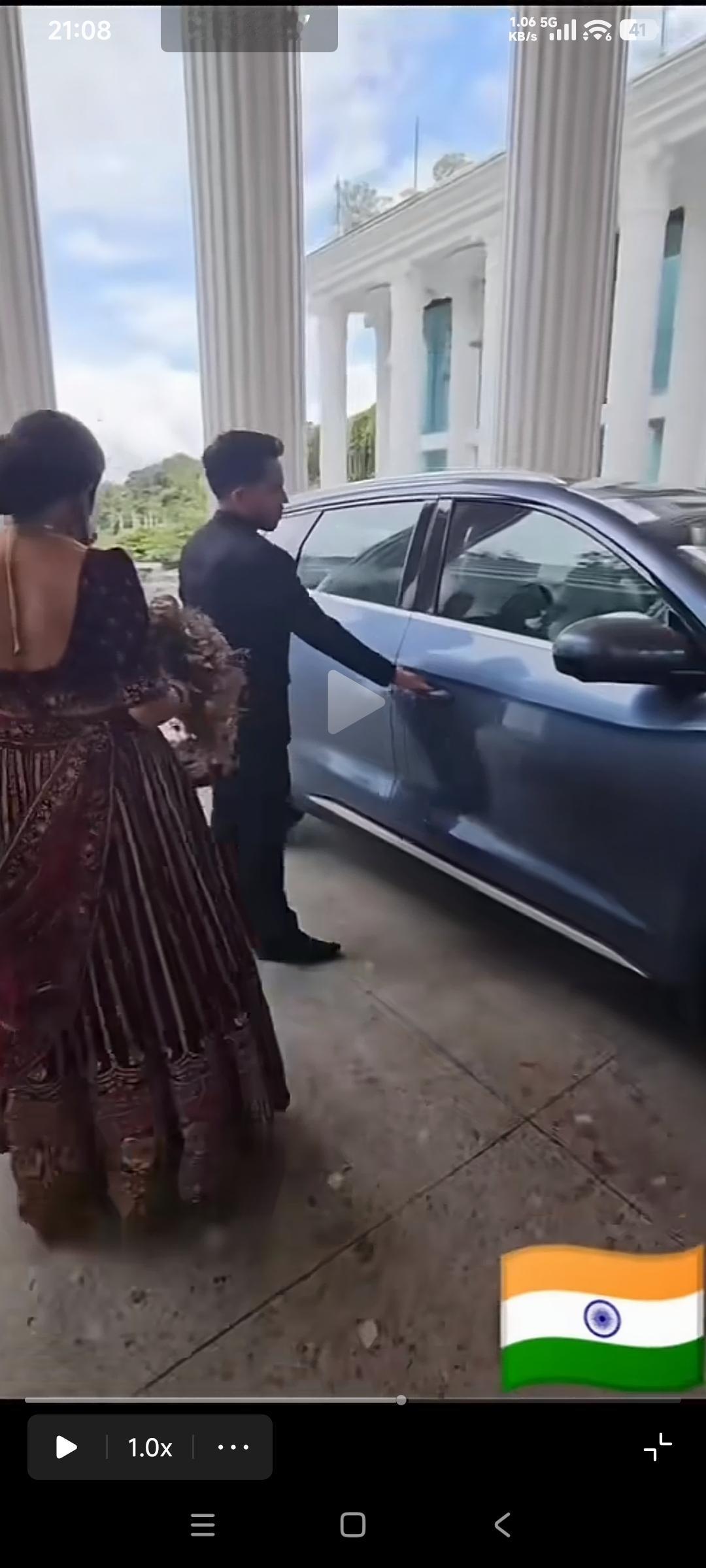 印度一伙子结婚，新娘陪嫁的是一辆比亚迪电车

在印度，比亚迪属于中高端进口电动车
