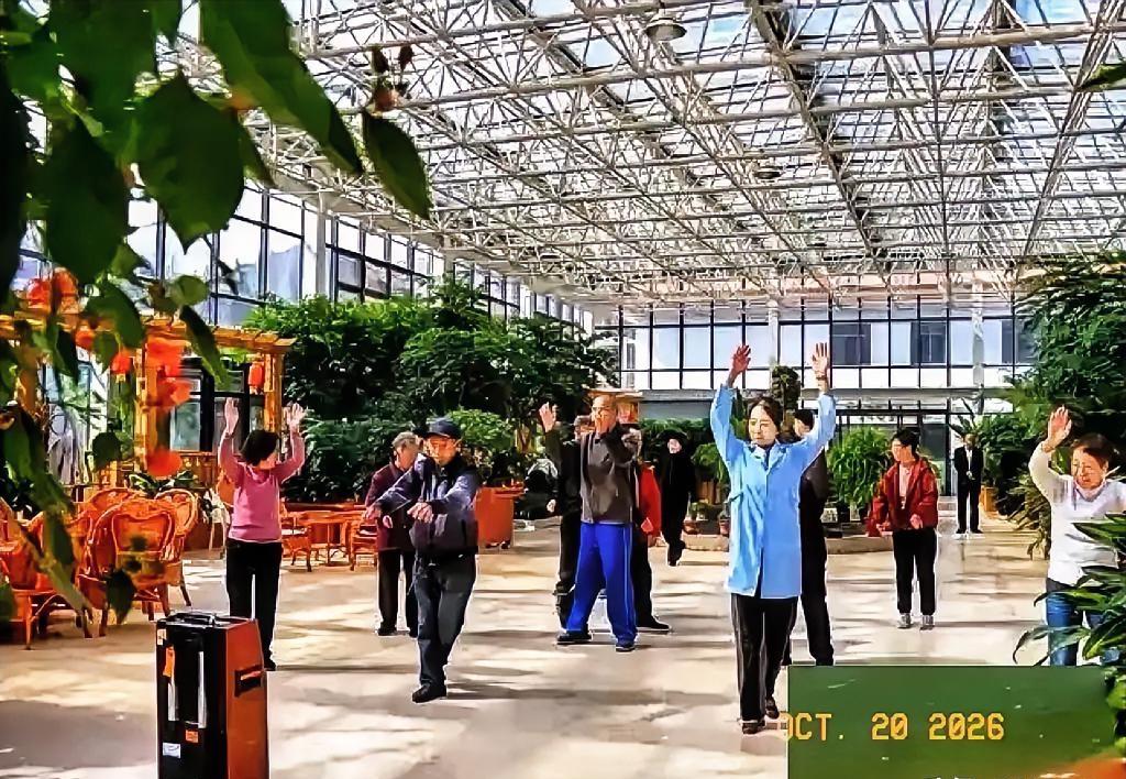 资产外流海外子女，本土养老靠社区，这般双标实在离谱
 
针对北京市许多高资老人，