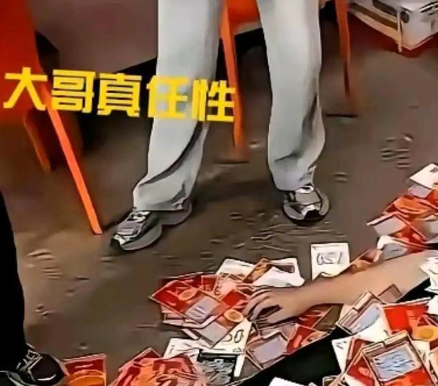 一男子为了验证刮刮乐不是坑，
豪砸21万多，把彩票店全包了，当场实测，结果一出，