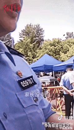 湖北宜昌，女孩子和家长约定好中午给送午餐，可当孩子上午考完试后，久久不见家长送饭